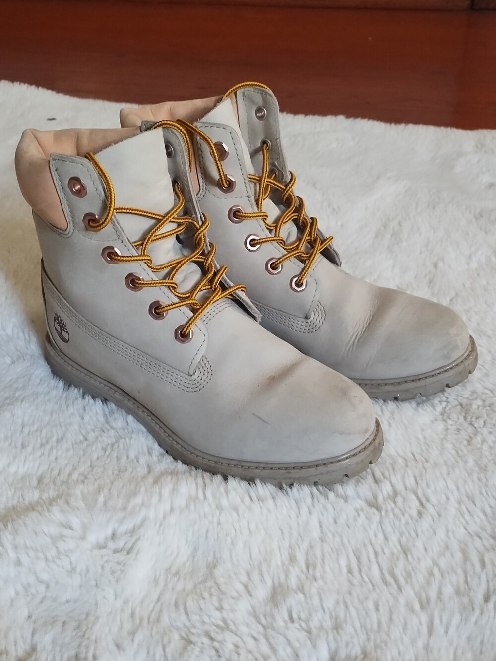 Timberland Women's Beige Lace-Up Leather Boots with Yellow Contrast Laces